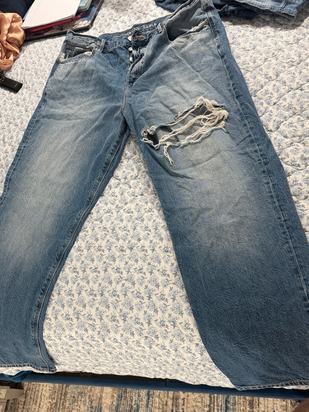American Eagle Outfitters Light Blue Women's 90’s Boyfriend Distressed Jeans